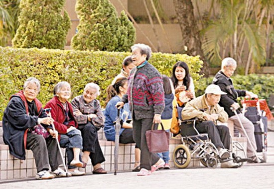 香港老人雖然長壽，但也要面對不少壓力。