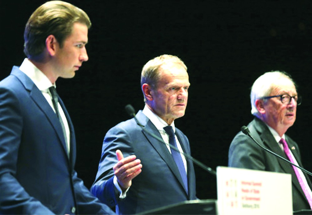 歐洲理事會主席圖斯克（中）、歐盟委員會主席容克（右）和奧地利總理庫爾茨出席新聞發佈會。