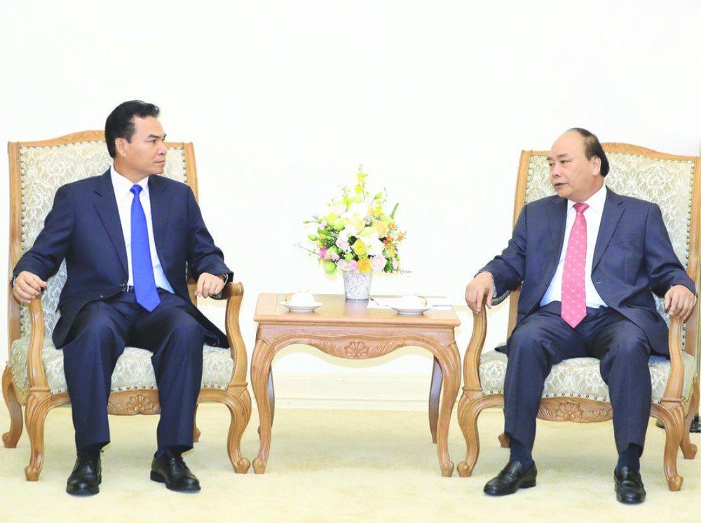 政府總理阮春福昨(5)日上午在政府辦事處接見了正在對越南進行工作訪問的老撾總理府辦公廳主任佩特‧蓬皮帕部長。