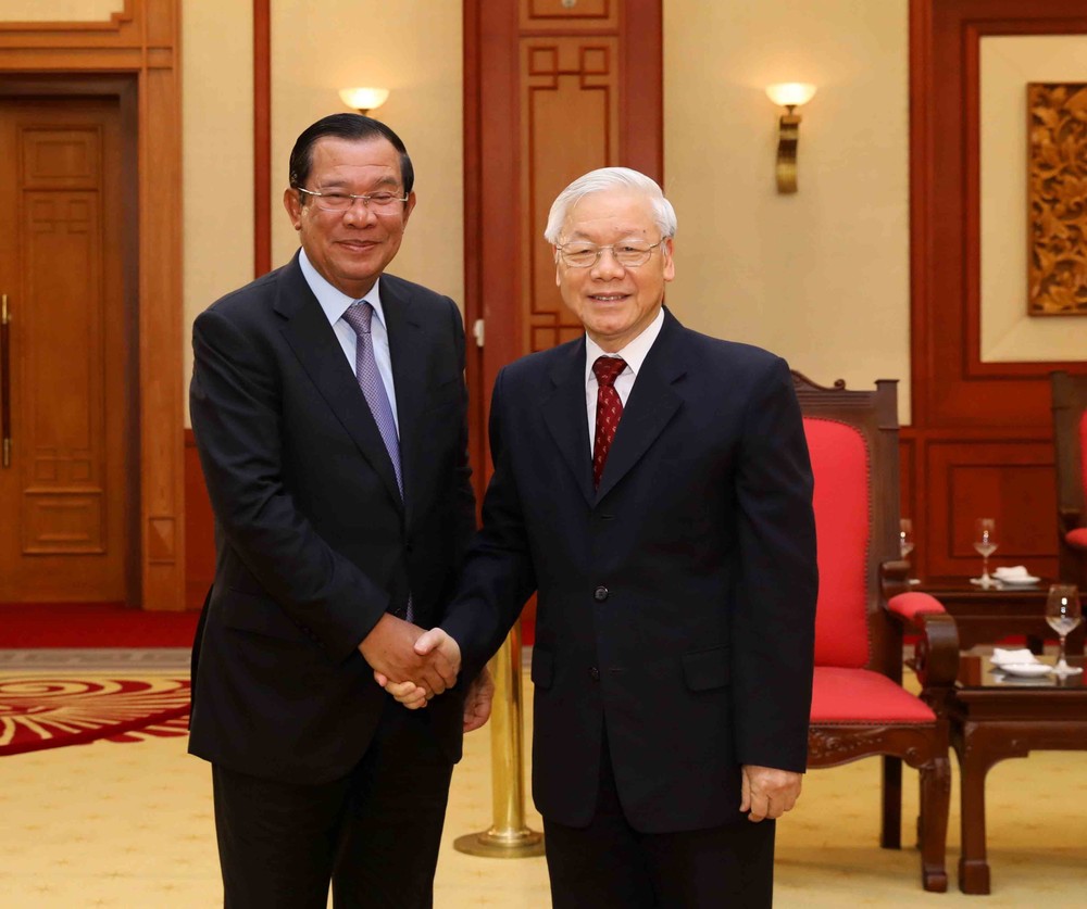 　　總書記、國家主席阮富仲接見 洪森首相。