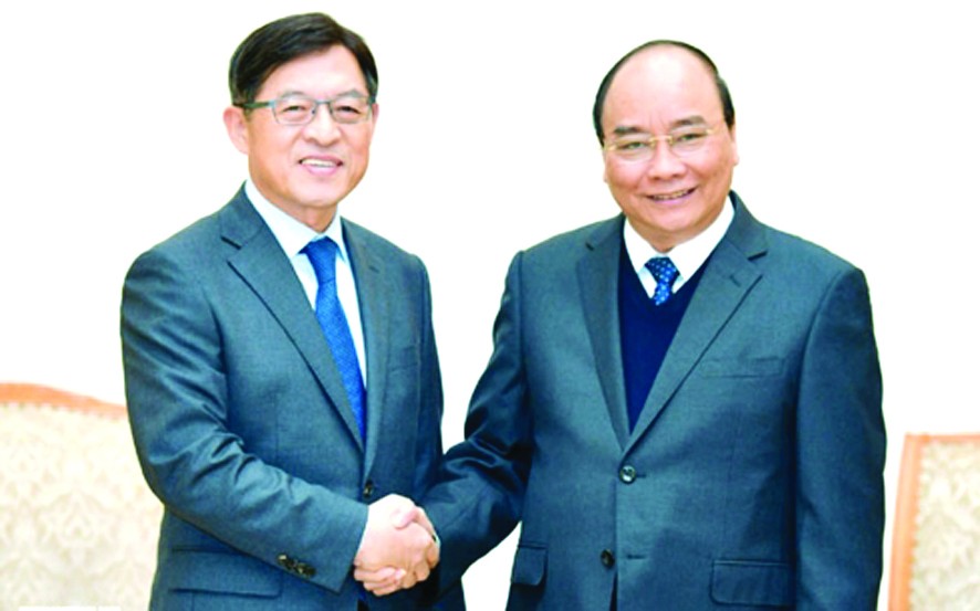政府總理阮春福昨(11)日上午在政府辦事處接見韓國三星電子公司董事長兼總經理沈沅煥