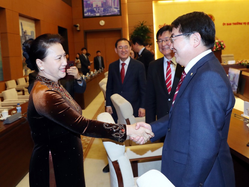 國會主席阮氏金銀接見韓-越友好議員。