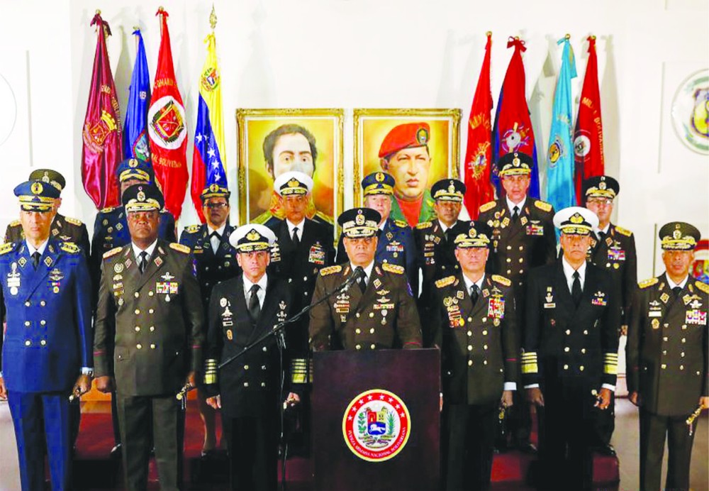 委內瑞拉國防部長洛佩斯通過電視講話宣讀了軍隊對於委內瑞拉局勢的聲明。