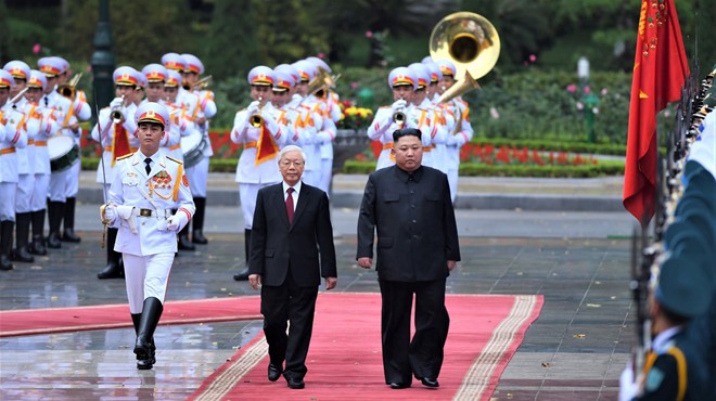 黨中央總書記、國家主席阮富仲主持歡迎儀式。