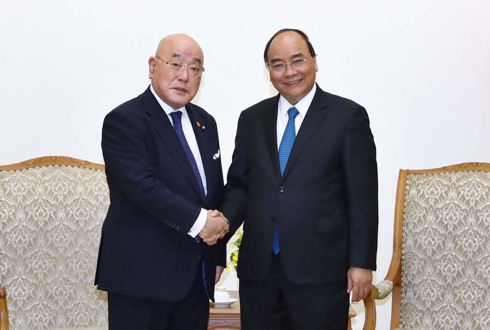 政府總理阮春福昨(29)日下午在政府辦事處接見了日本首相安倍晉三的內閣特別顧問飯島勳。