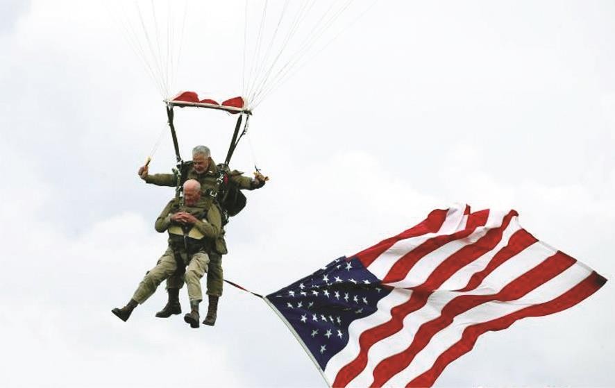 97歲老兵跳傘紀念諾曼底登陸75週年