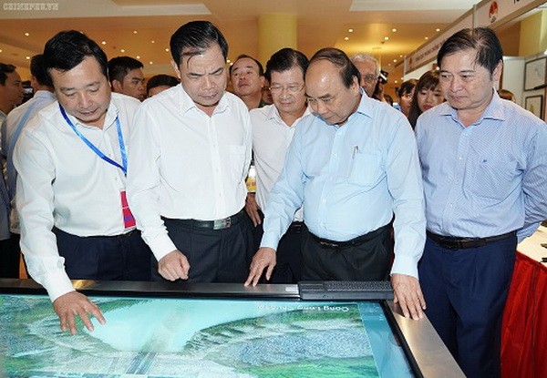 政府總理阮春福參觀防範天災科技。