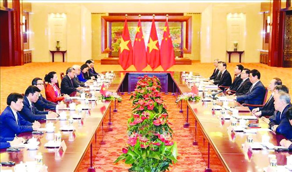 國會主席阮氏金銀與中國人大常委員會委員長栗戰書會談。