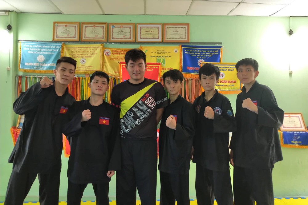 本市參加東南亞學生運動大會的5名運動員及教練。