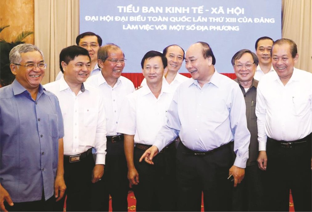 阮春福總理與各代表交流。