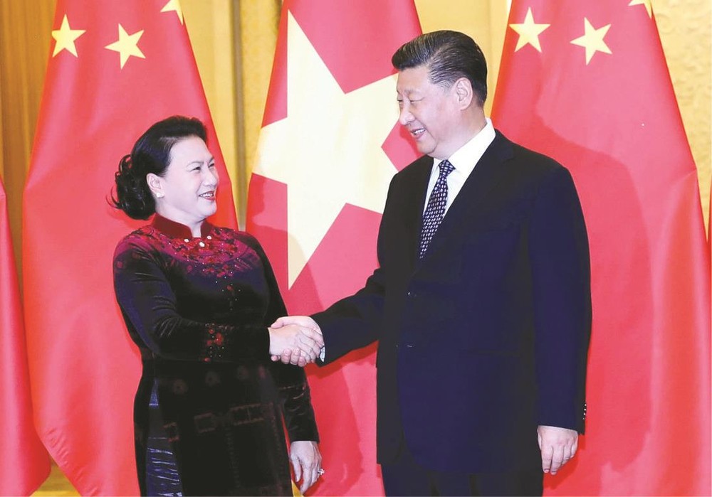 國會主席阮氏金銀與中國國家主席 習近平握手。