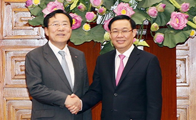 政府副總理王廷惠日前在政府辦事處接見了由韓國中小企業聯盟主席金基文(音)