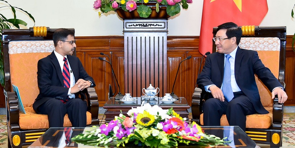政府副總理、外交部長范平明昨(20)日在外交部辦事處，接見前來履新的印度共和國駐越南特命全權大使普拉奈‧維爾馬。