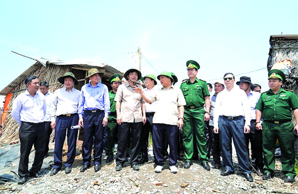 政府總理阮春福視察忠良-美順高速公路項目。