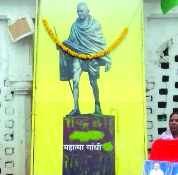 印度國父甘地骨灰被盜　照片被塗污