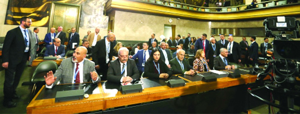 敘利亞憲法委員會的代表們召開會議。