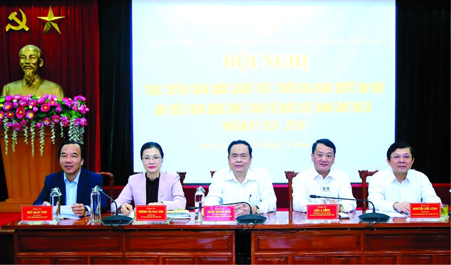 越南祖國陣線中央委員會常委會昨(21)日在河內舉行了貫徹及開展2019-2024年任期第九屆越南祖國陣線全國代表大會《決議》的視像會議。