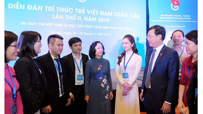 胡志明共青團中央昨(28)日上午在河內為2019年第二次全球越南知識青年論壇舉行閉幕儀式。