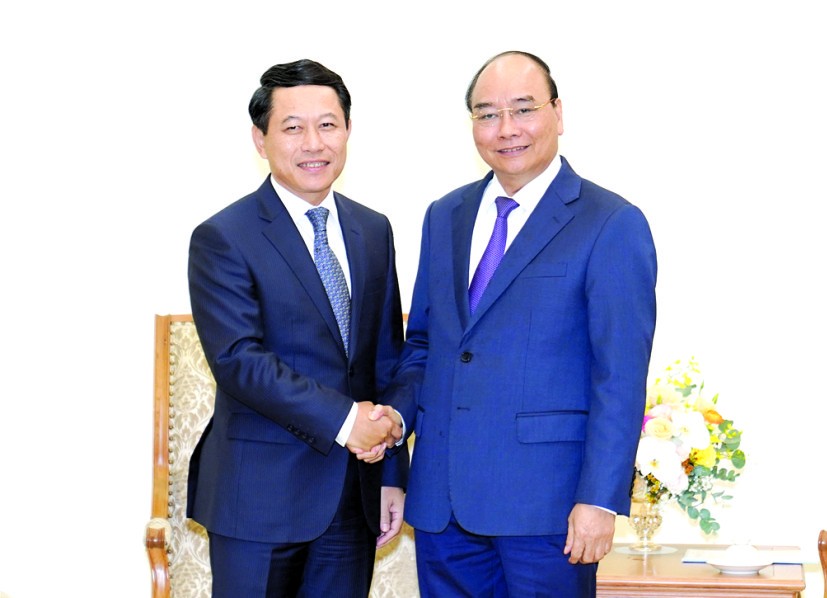 政府總理阮春福昨(26)日上午在政府辦事處，接見了正在越南進行正式訪問的老撾外交部長沙倫塞‧貢瑪西。