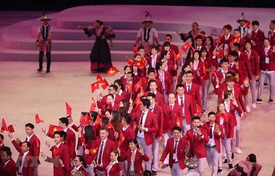 參加第三十屆東運會的越南體育代表團。
