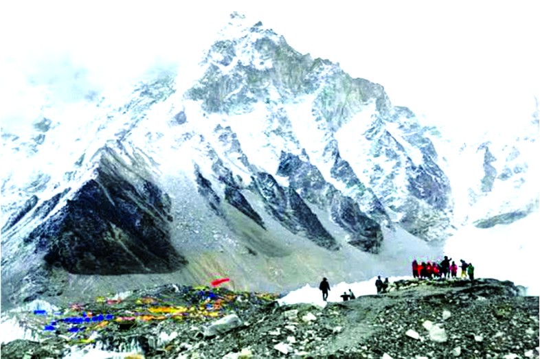數百登山者被困喜馬拉雅山