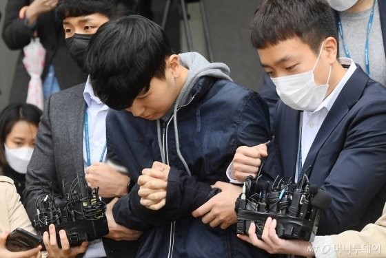 韓“Ｎ號房”共犯被公開示眾 連聲道歉