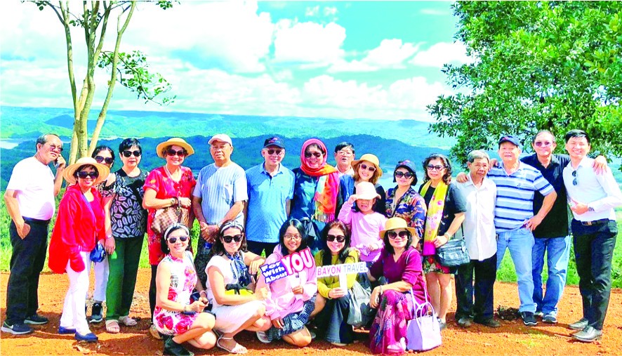Bayon旅行社的遊客參觀大同旅遊景點。