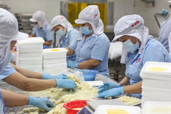企業未能接近16萬億元輔助計劃。圖為食品加工工人在工作。