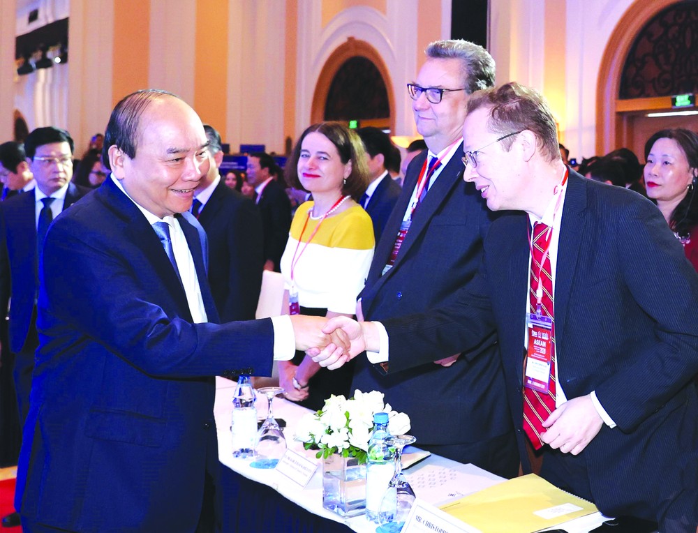 阮春福總理接見企業代表。