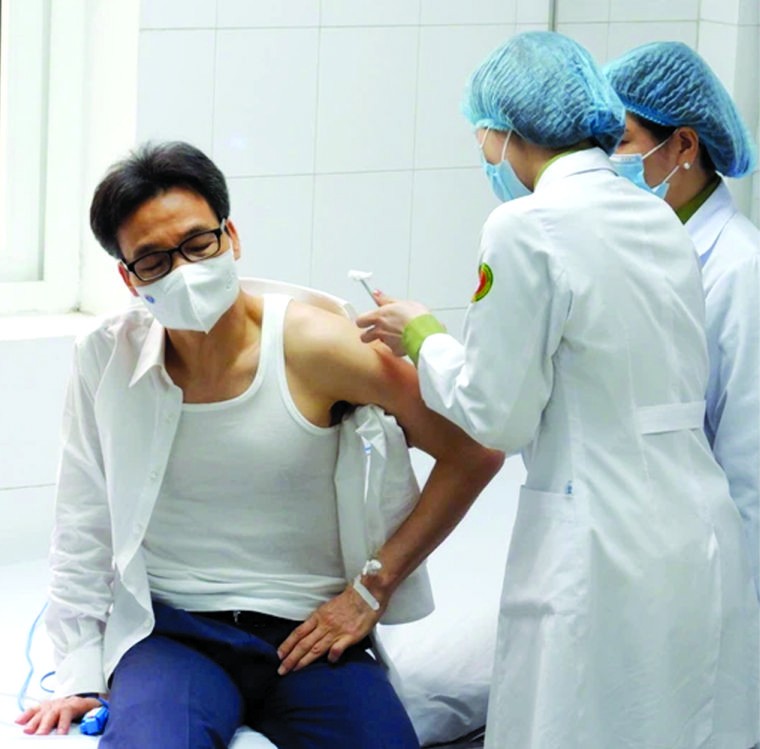 政府副總理武德膽參加試驗 接種疫苗。