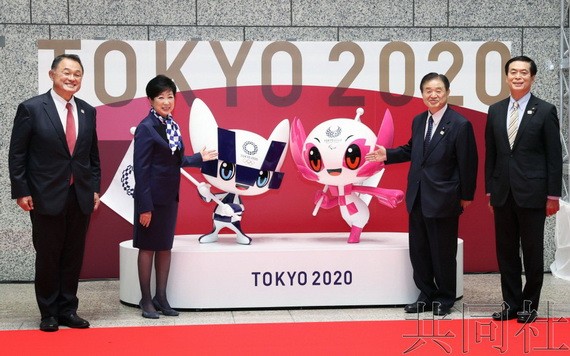 東京揭幕兩個雕像紀念奧運會倒計時100天