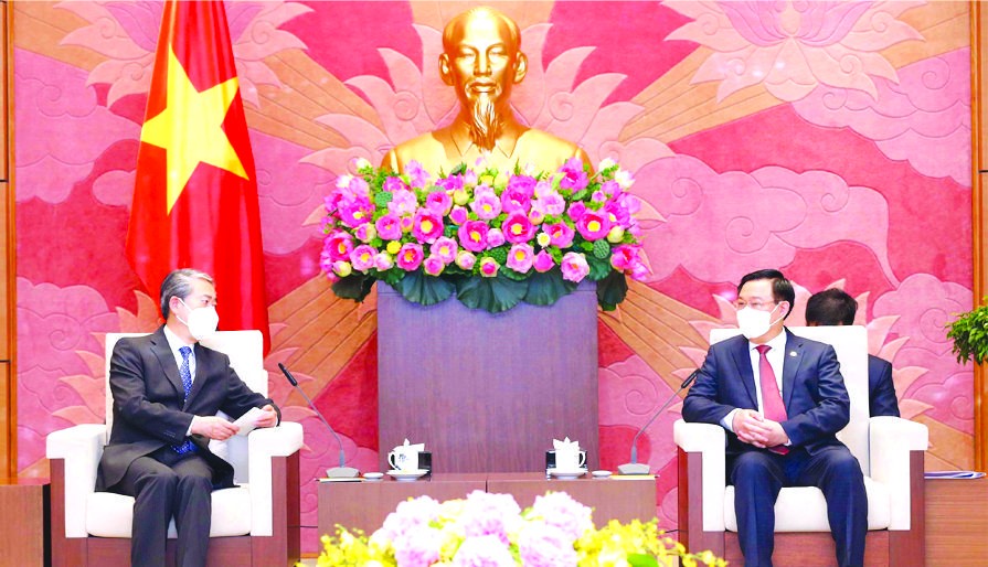 國會主席王廷惠日前在國會大廈會見中國駐越大使熊波。