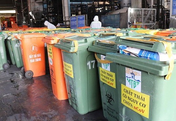 　　與新冠肺炎疫情有關的廢棄物數量已超出市都市環境 公司的處理能力。