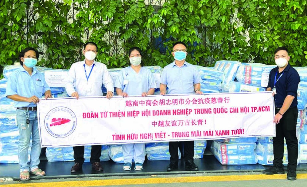 越南中商會胡志明市分會 向平陽 Becamex醫院捐贈抗疫 物資。