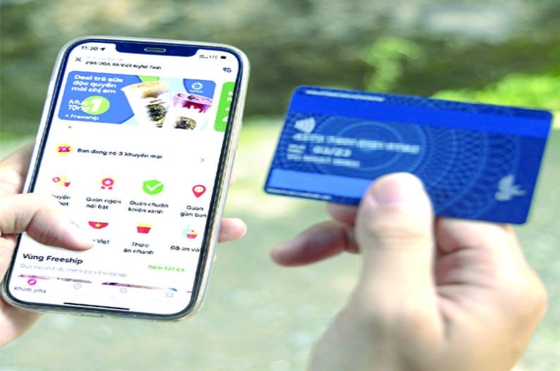在新冠肺炎疫情尚複雜多變的背景下，越南Gojek公司透過在手機上的應用程式，正式推出非現款付費方式。