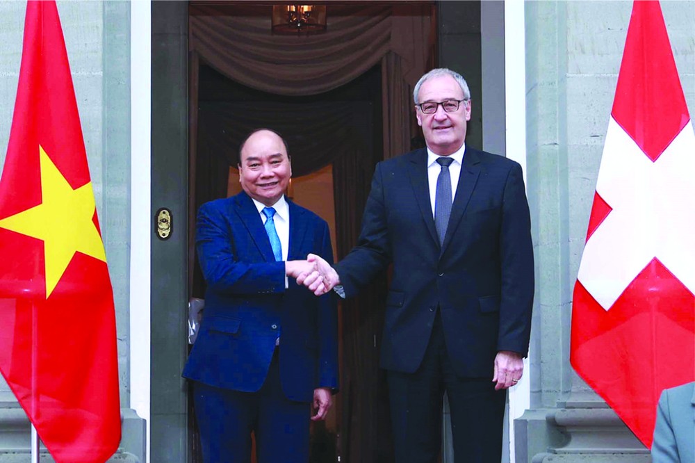 瑞士總統帕姆蘭歡迎越南國家主席阮春福。
