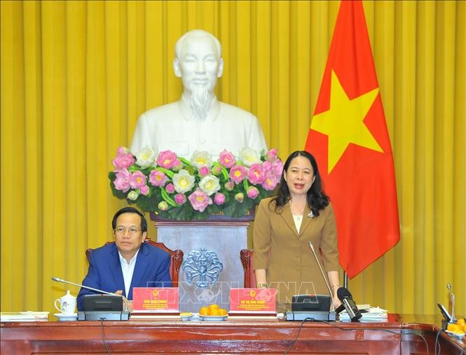 國家副主席、越南兒童輔助基金會輔助委員會主席武氏映春
