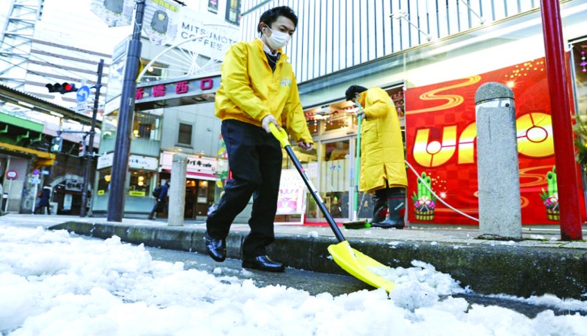 日本首都圈積雪影響交通逾200人跌倒送醫