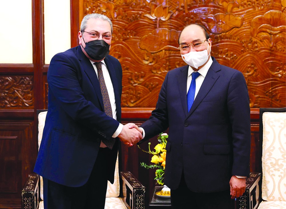 國家主席阮春福昨(11)日下午在主席府接見了前來辭行拜會的埃及駐越南大使艾哈邁迪‧哈桑‧納耶爾。