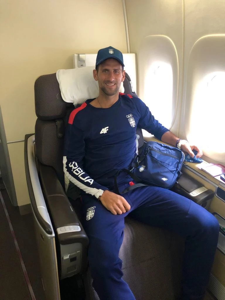 Djokovic trên chuyến bay đến Tokyo