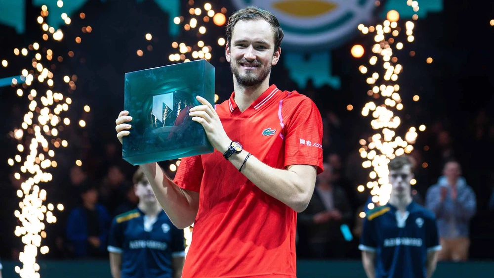 Medvedev và chiếc cúp vô địch Rotterdam Open