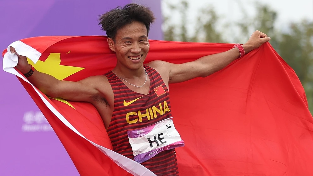 He Jie thắng tấm HCV lịch sử cho điền kinh Trung Quốc ở cự ly chạy marathon tại đấu trường ASIAD