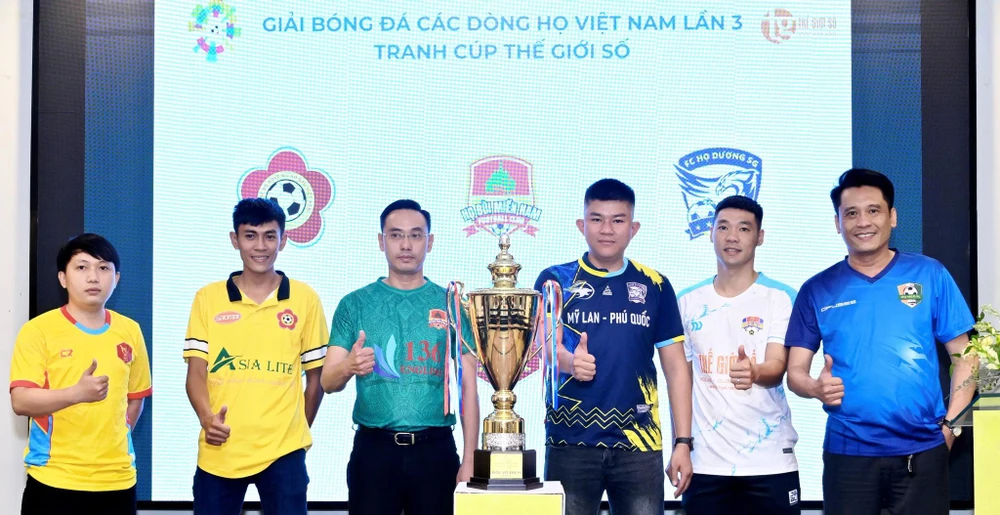 6 đội bóng tham dự Giải bóng đá các dòng họ Việt Nam lần 3. Ảnh: THANH ĐÌNH