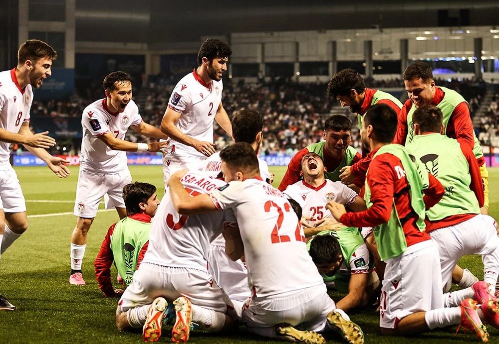 Niềm vui chiến thắng của các cầu thủ Tajikistan