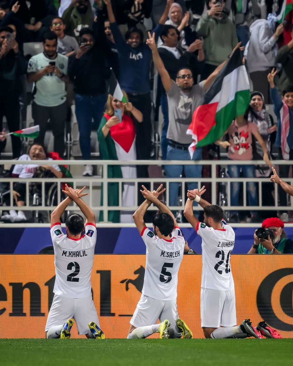 Asian Cup 2023: Tuyển Palestine hoàn thành lời hứa với người dân ở quê nhà - sau chiến thắng lịch sử- Ảnh 6.
