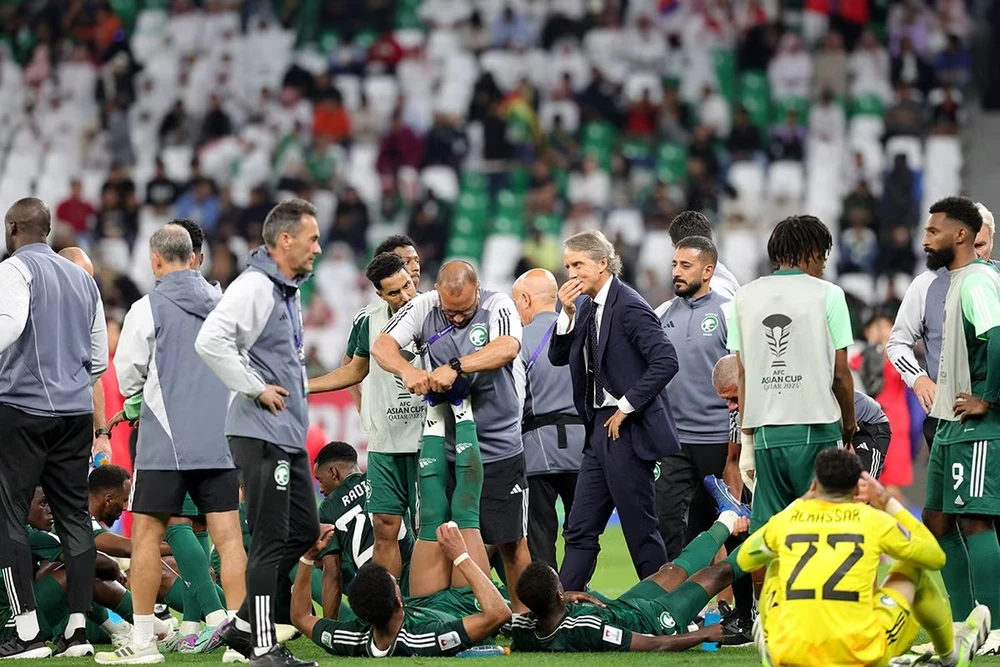 Asian Cup 2023: HLV Roberto Mancini xin lỗi vì bỏ ra ngoài - trước... lượt sút luân lưu thất bại của Saudi Arabia- Ảnh 1.
