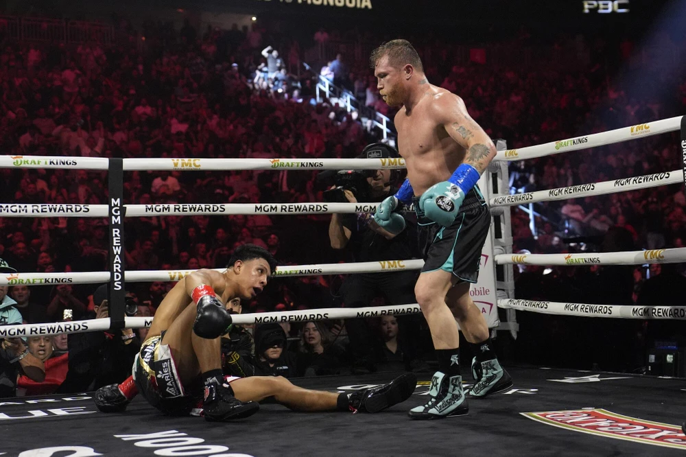 Canelo Alvarez: Dù bảo vệ thành công ngôi “Minh chủ” làng quyền hạng siêu  trung vẫn kết thù với Oscar de la Hoya | CHUYÊN TRANG THỂ THAO