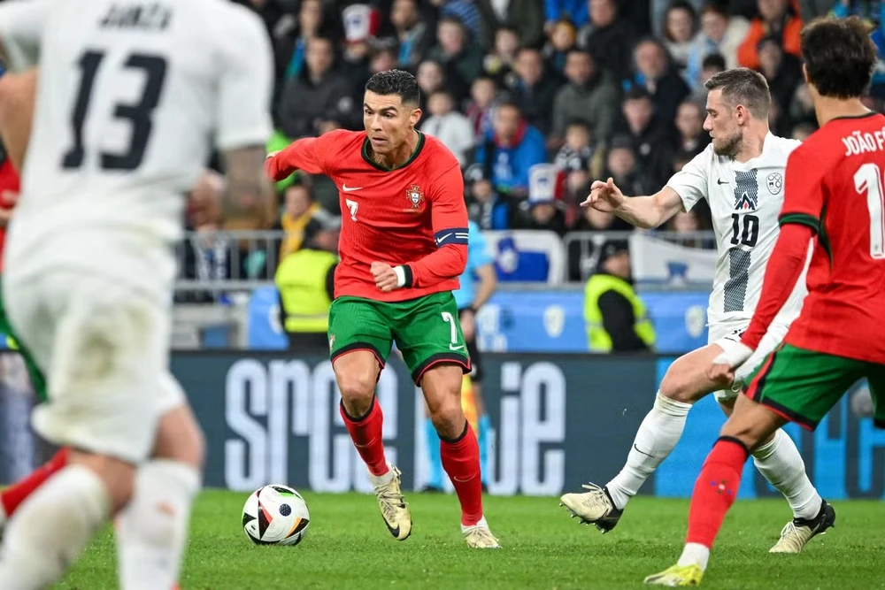 Cristiano Ronaldo y el nuevo jugador de la Eurocopa 2024 | CHUYÊN TRANG THỂ THAO