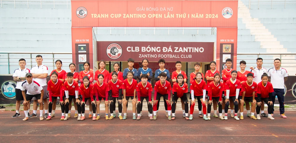 CLB bóng đá nữ Zantino tại Cúp Tứ hùng Zantino Open. Ảnh: ĐOÀN NHẬT