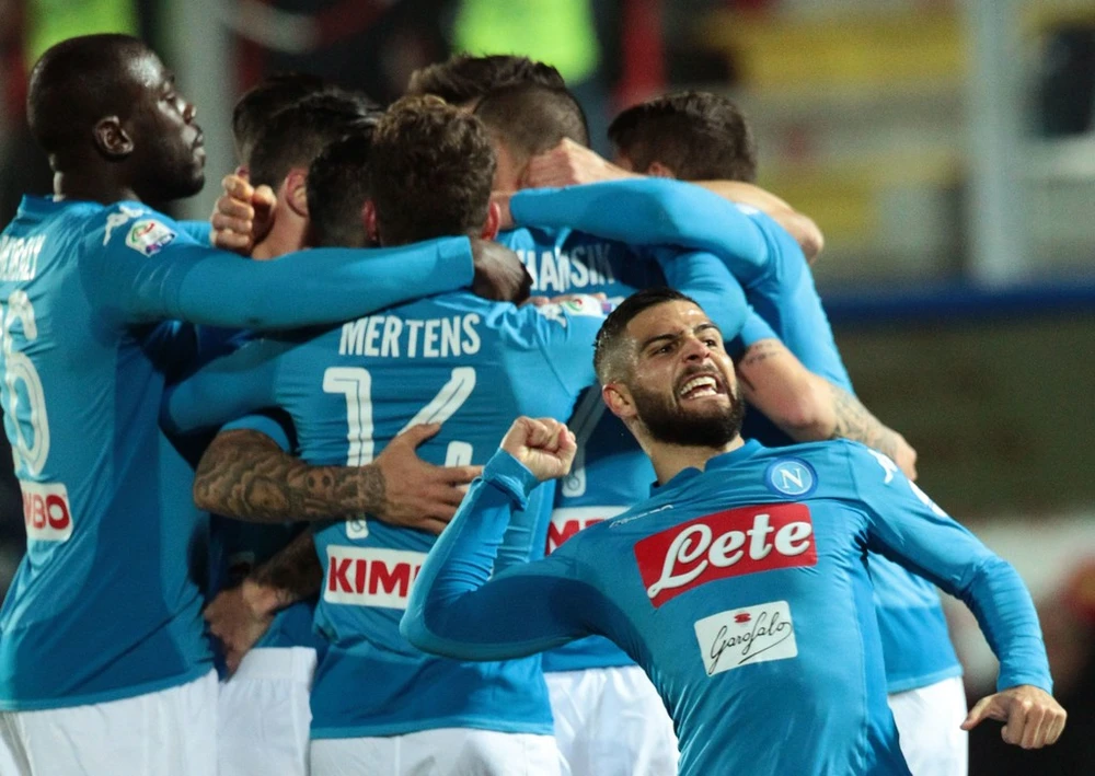 Lorenzo Insigne ăn mừng thắng lợi cùng các đồng đội Napoli. Ảnh: Getty Images.